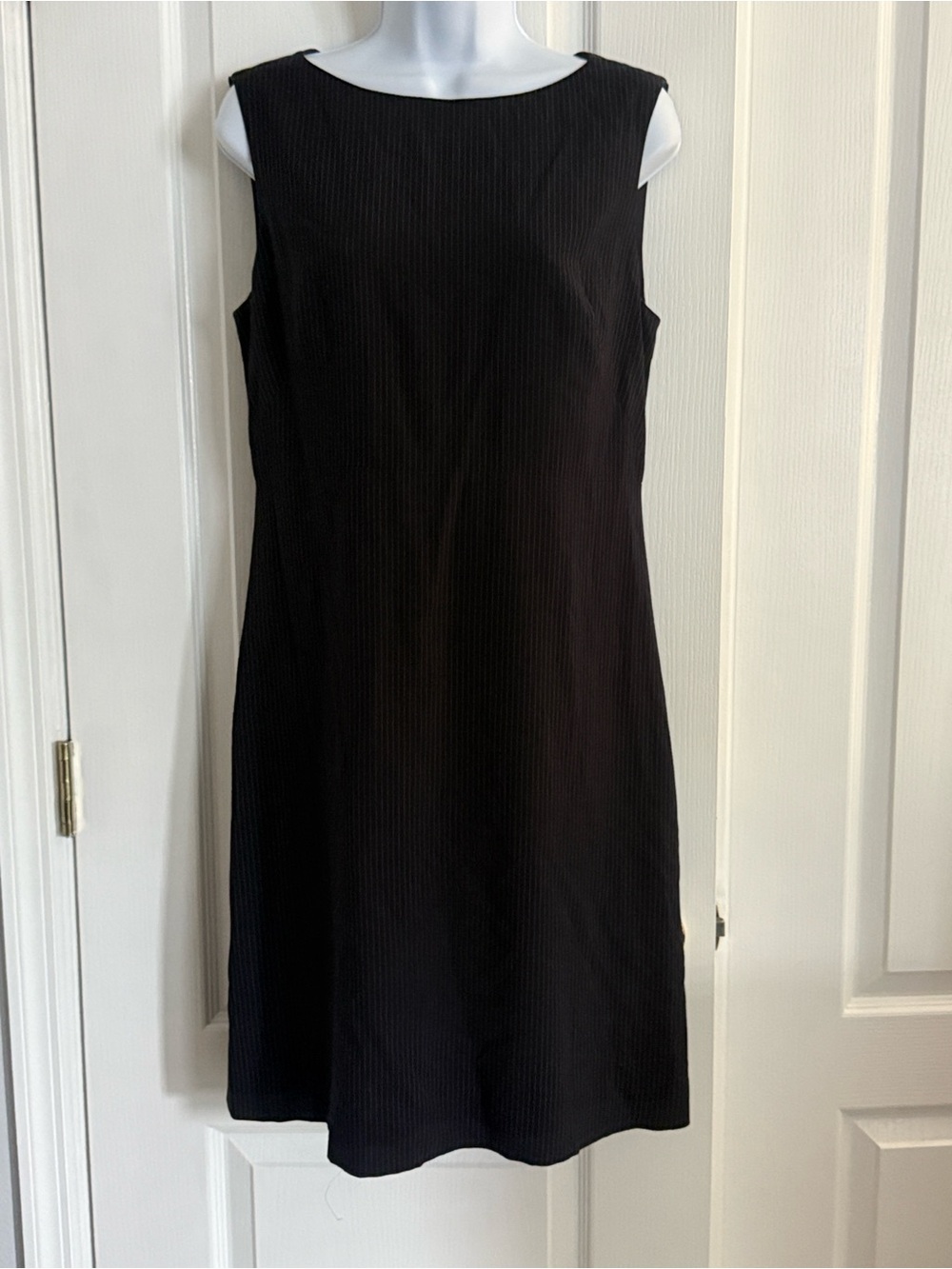 Bloomingdale’s Tahari Black Sleeveless Mini Shift Dress